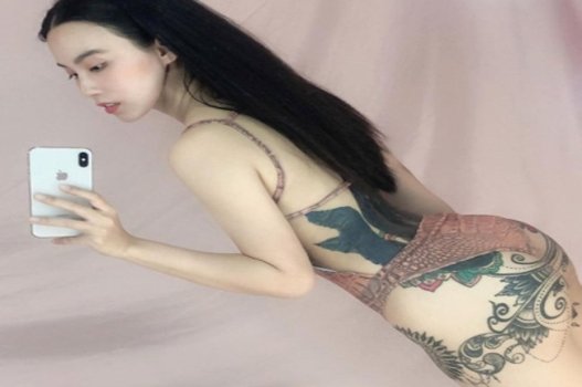 เล่น 4 สาวสวยที่รู้สึกดีมีความสุข