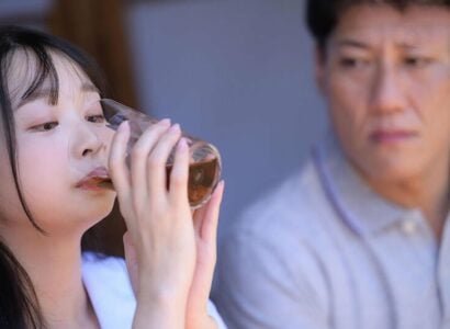 หลานสาวมียากระตุ้นที่จะทำให้ชายชรามีความสุข