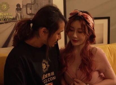 สาวเซ็กซี่เชิญชวนให้เขาพาลูก ๆ ของเขาไปด้วยสินค้าขนาดใหญ่
