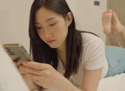 สาวสวยกับเด็กผู้ชายแปลก ๆ ในโรงแรม