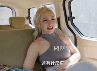สาวสวยชอบซ่อนและพยายามเชิญชายหนุ่มไปสำรวจอย่างยิ่ง