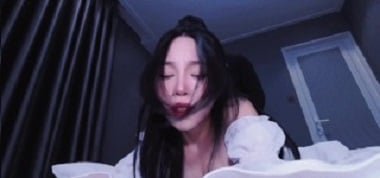 Khanh Binh เรียกวิดีโอให้แฟนของเธอมาช่วยตัวเองกับฉัน