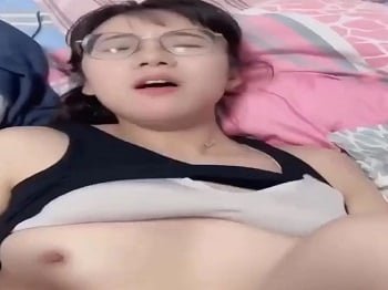 เชิญวัยรุ่นไปยังชายหาดที่เย็นสบายเพื่อค้นหาความรู้สึกใหม่