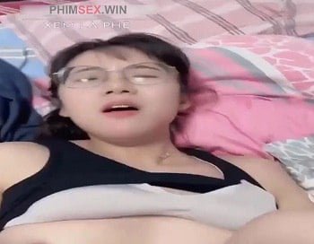 คนหนุ่มสาวสูงมากเมื่อพวกเขาดูด